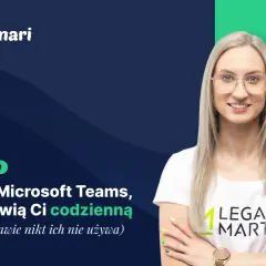 Kobieta w okularach uśmiecha się, prezentując webinar o funkcjach Microsoft Teams, które ułatwiają codzienną pracę.