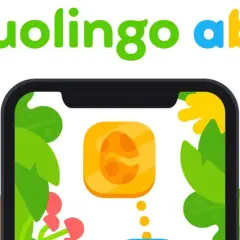 Kolorowe logo Duolingo ABC z uroczymi postaciami i ikoną jajka na ekranie telefonu. Idealne do nauki dla dzieci.