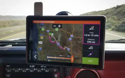 Nawigacja Garmin pokazuje trasę z Portland do Salt Lake City, 596 mil, 14h 19min. Idealna darmowa nawigacja dla ciężarówek.