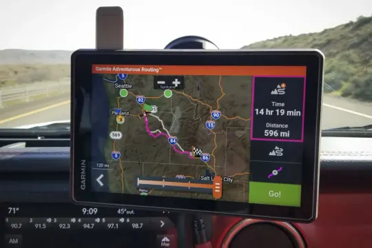 Nawigacja Garmin pokazuje trasę z Portland do Salt Lake City, 596 mil, 14h 19min. Idealna darmowa nawigacja dla ciężarówek.