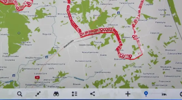 Mapa z zaznaczoną trasą rowerową przez tereny z nazwami miejscowości jak Lebiedzin, Białostocka, Bobrowniki.