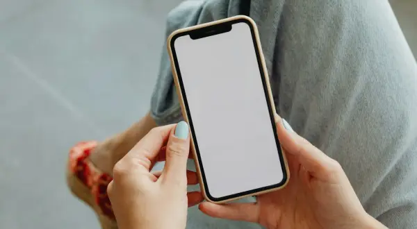 Jak zresetować iPhone'a do fabrycznych? Bezpiecznie, krok po kroku.