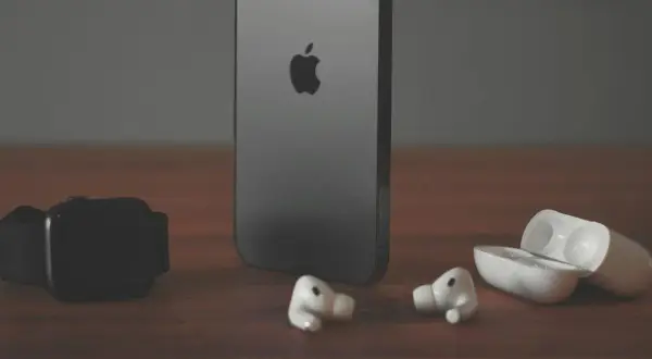 iPhone 13 ładowanie zwrotne: Nie tak, jak myślisz! Prawda o MagSafe