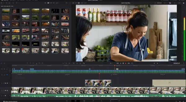 Dwie kobiety w kuchni, edytowane w programie do montowania filmów za darmo. Widok interfejsu DaVinci Resolve Studio.