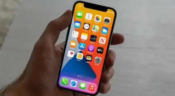 iPhone 11: Jak zamknąć aplikacje w tle? Obalamy mity o baterii!