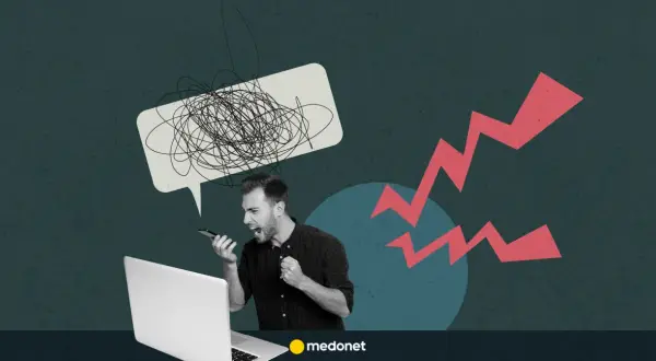 Rozwścieczony mężczyzna krzyczy do telefonu, a nad nim chmura niezrozumiałych słów symbolizuje hejt w internecie.